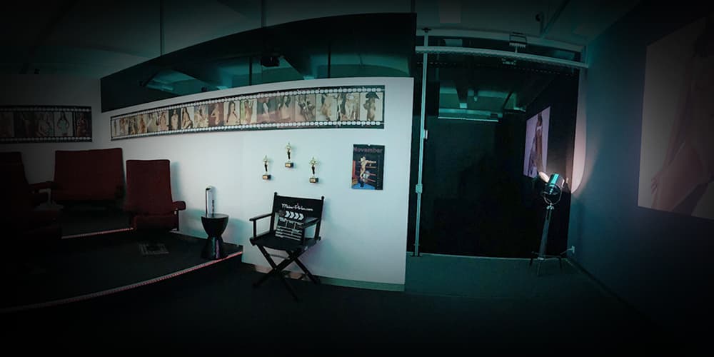 Kino-Lounge mit Filmset-Ambiente bei Meine Perlen